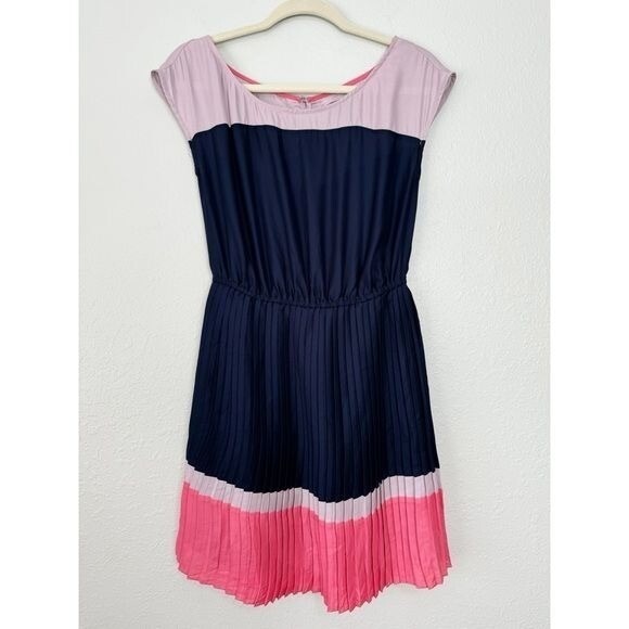 American Eagle Outfitters Dresses & Skirts - American Eagle pink purple colorblock pleated cap sleeve dress S